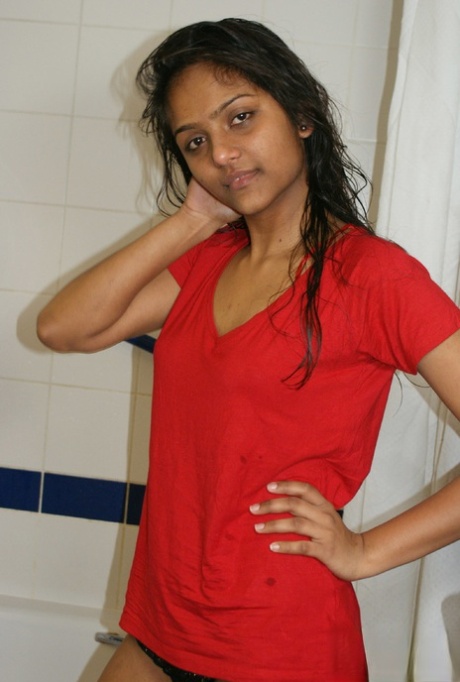 Divya Yogesh adult actress photos