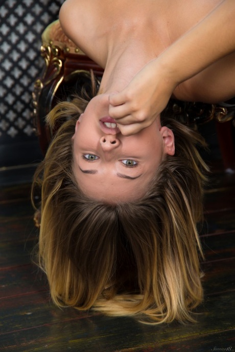 2001 adolescente rubia de pelo corto al revés erótico perfecto foto