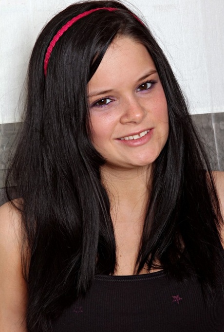 topp brunette skuespillerinne naken fin foto