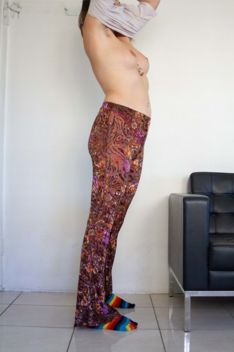 generická brunetka zdarma exkluzivní galerie