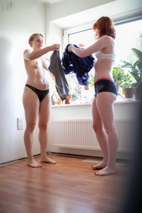gebogen over roodharige volwassen hd foto's
