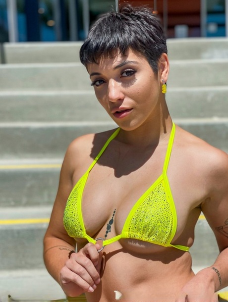 fit brunette latina short hair hot sexy photo