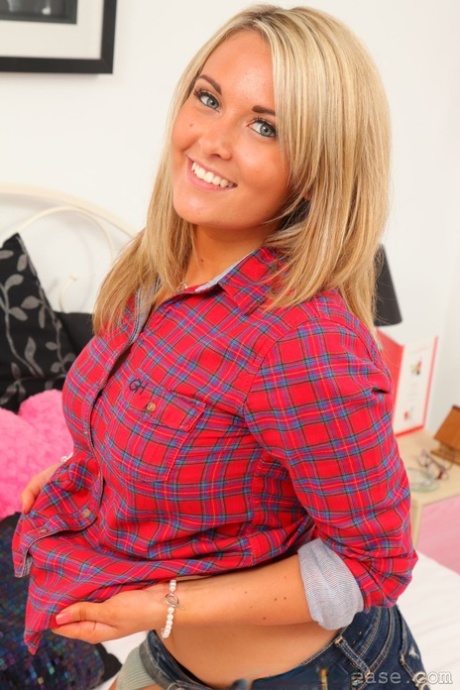 Zoe Alexandra porn actress photo